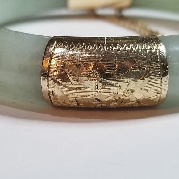 Antique 14K Gold and Green Jadeite Bracelet - Picture 6 of 8